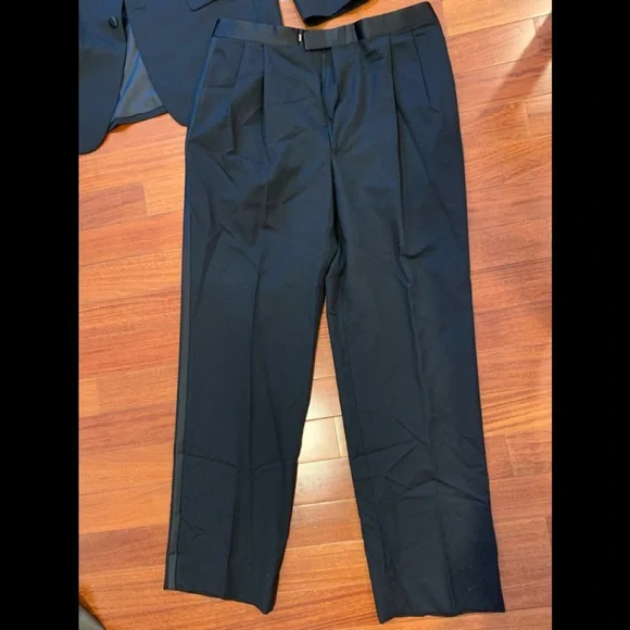 Jones New York Men’s suit